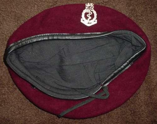 Rhodesian Army Medical Corps beret and badge, 58cm (Rhodesia Bush War)
