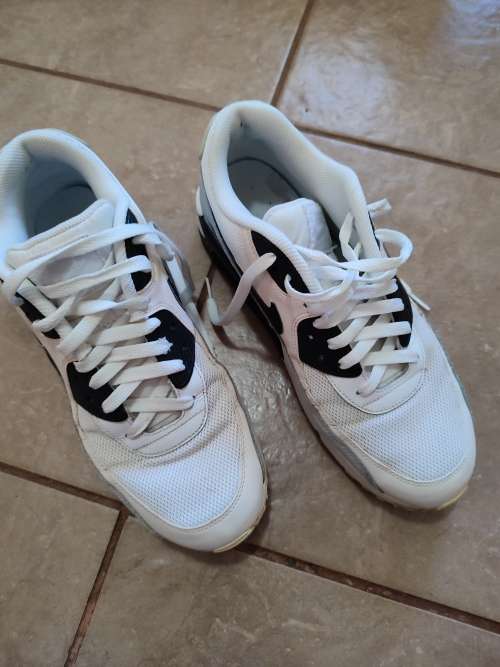 Men's second hand Nike air Max 90, size 9.