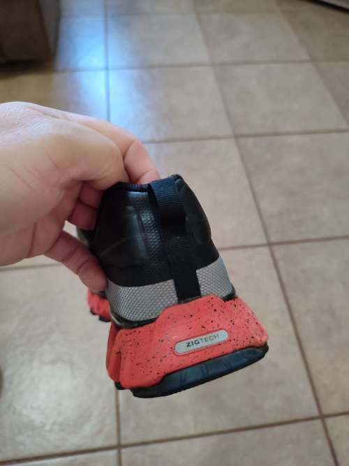 Men's second hand Reebok Zig tech, size 9.
