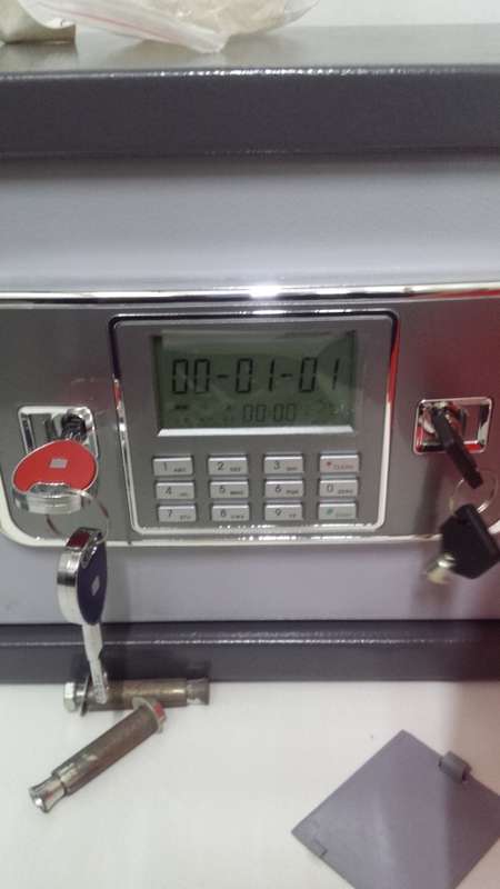 WALL SAFE