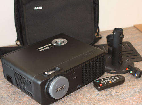 Acer PD125 Projector XGA + Acer Ceiling mount