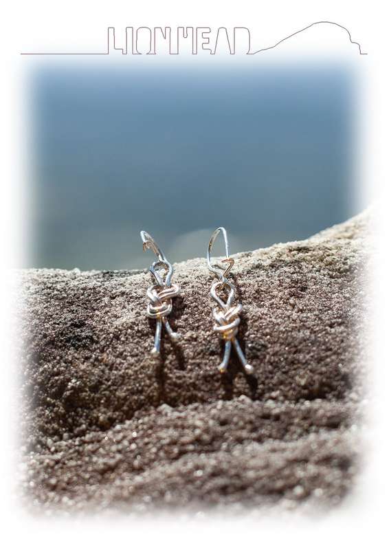Climb on! earrings