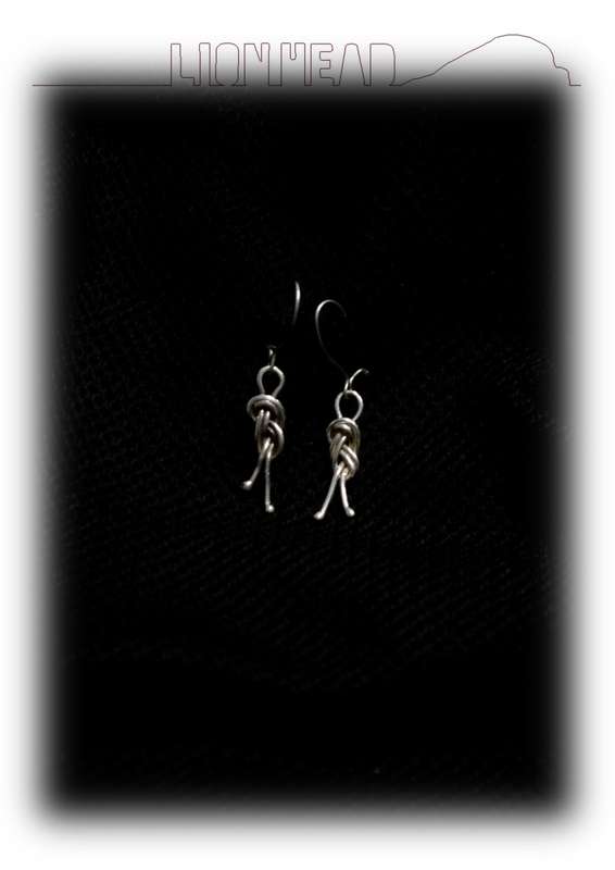 Climb on! earrings
