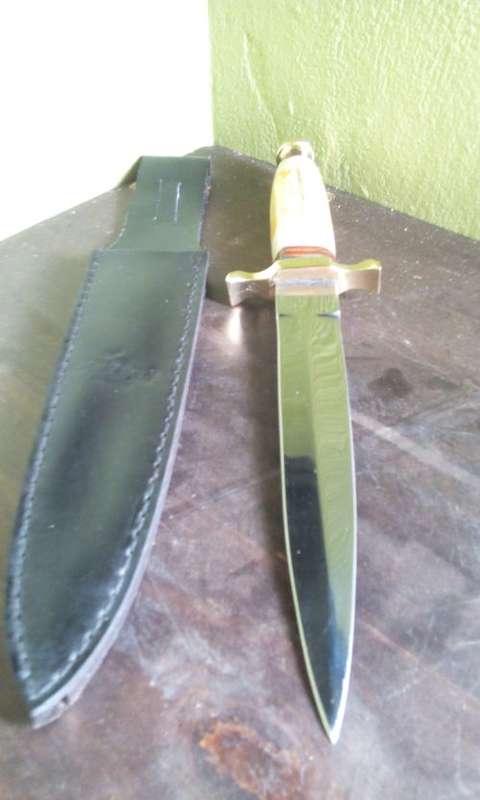 STUNNING VINTAGE PAKISTANI DAGGER KNIVE 30CM LENGTH, BLADE LENGHT 17CM CAMEL BONE HANDLE