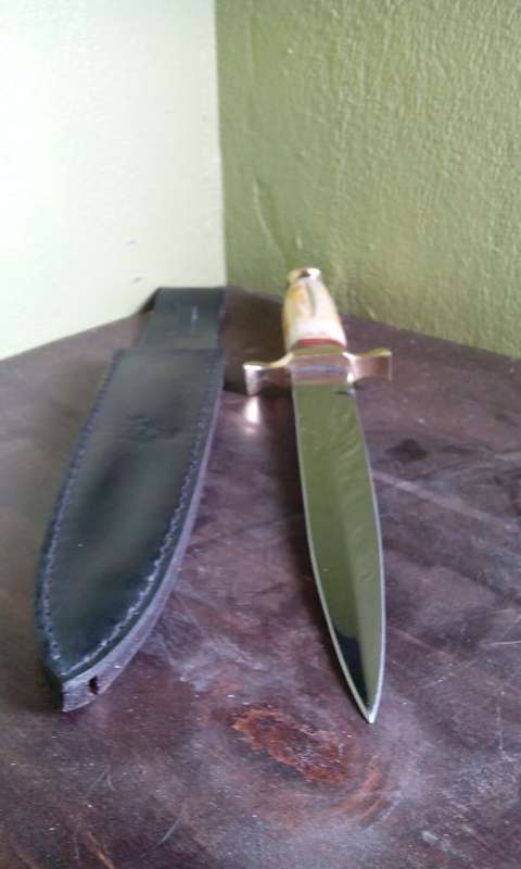 STUNNING VINTAGE PAKISTANI DAGGER KNIVE 30CM LENGTH, BLADE LENGHT 17CM CAMEL BONE HANDLE