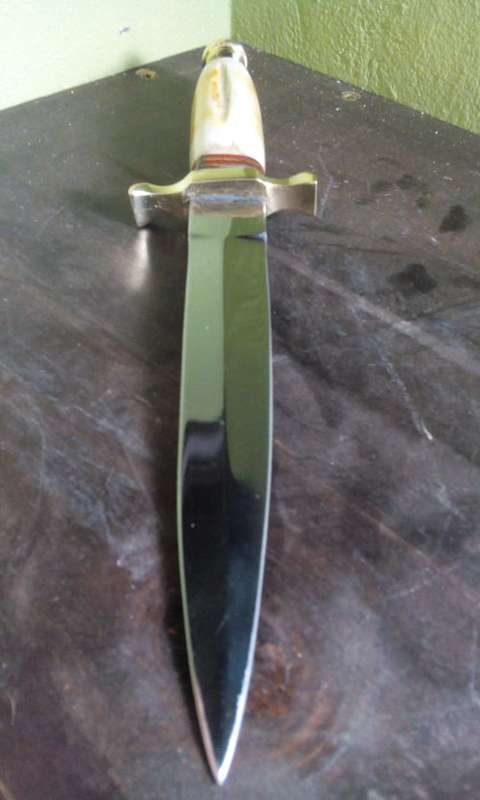 STUNNING VINTAGE PAKISTANI DAGGER KNIVE 30CM LENGTH, BLADE LENGHT 17CM CAMEL BONE HANDLE