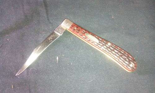 HIGHLY COLLECTABLE CASE XX USA POCKET KNIFE(EXTREMELY SHARP)
