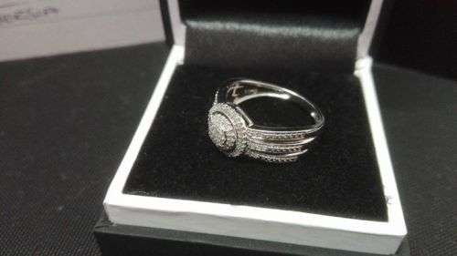 American Swiss 9ct white gold ring with 85 small diamonds