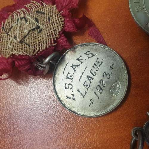 A collection of War Medals, Badges & Memorabilia | Bid to Take All | Crazy R1 Start