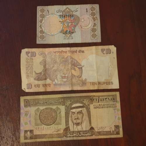 Variety of Old Collectable International Notes - Egypt, Pakistan, India and more - Bid to take All