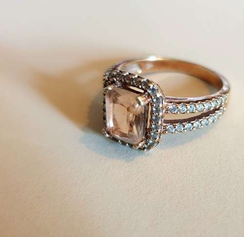 Stunning 925 Sterling Silver Ring with Rose gold plating and a large champagne coloured center stone