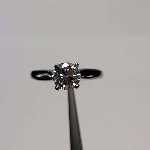 Exquisite 925 Sterling Silver Ring with CZ Centre Stone