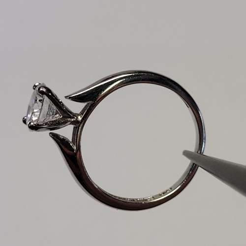 Exquisite 925 Sterling Silver Ring with CZ Centre Stone