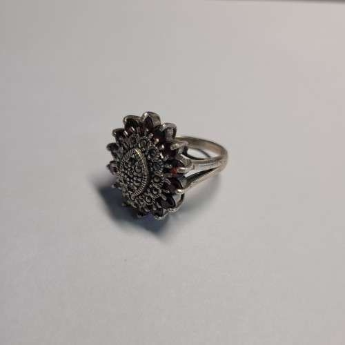 Vintage 925 Sterling Silver Ring with Deep Red Stones