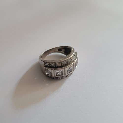 Vintage 925 Sterling Silver ring with CZ`s