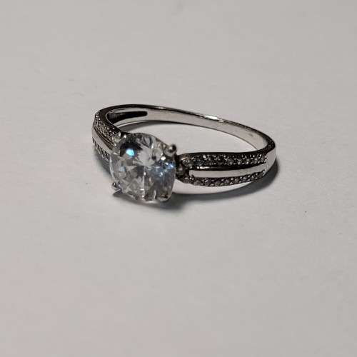 Delicate 925 Sterling Silver Ring with Large Cubic Zirconia Centre Stone