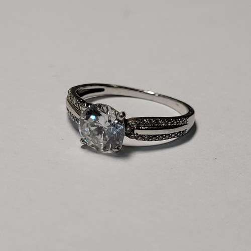 Delicate 925 Sterling Silver Ring with Large Cubic Zirconia Centre Stone