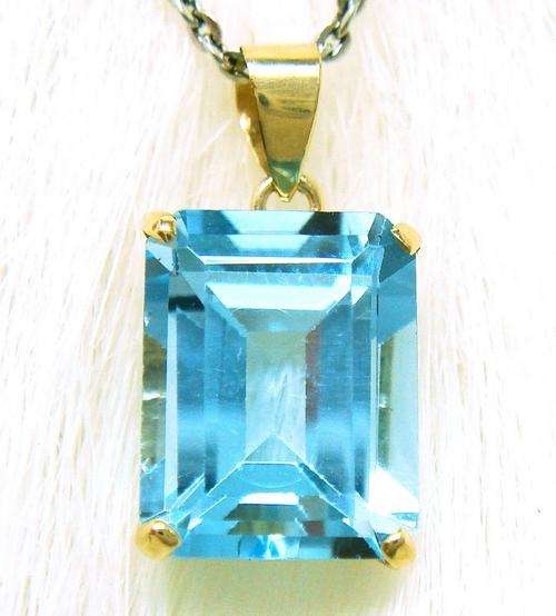 9KT SOLID YELLOW GOLD 3.5CT BLUE TOPAZ PENDANT