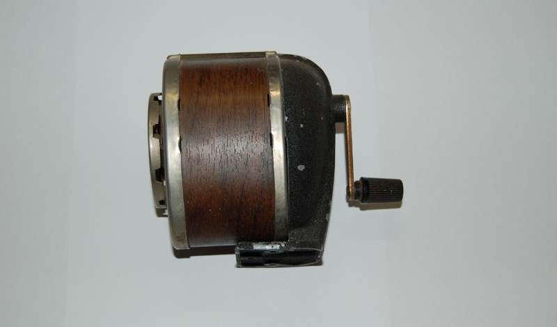 OLD OFFICE PENCIL SHARPNER.