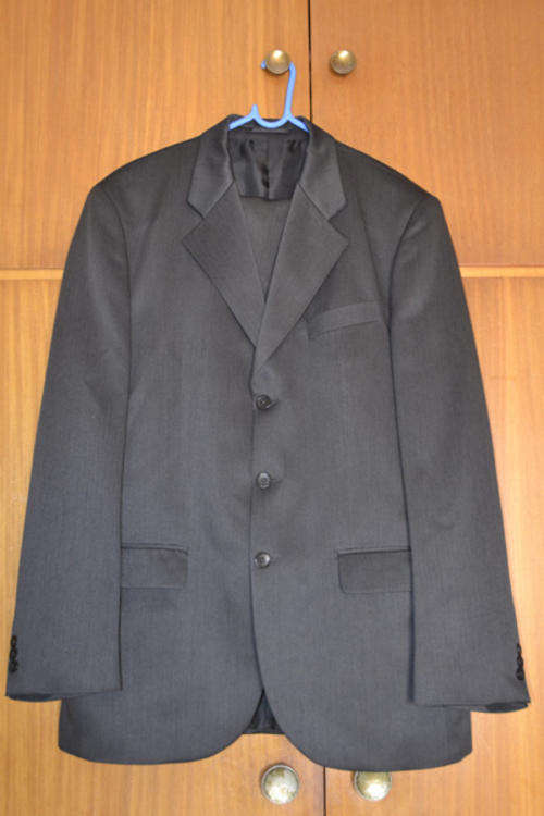 **Signature** Mens Suit - AS NEW!!