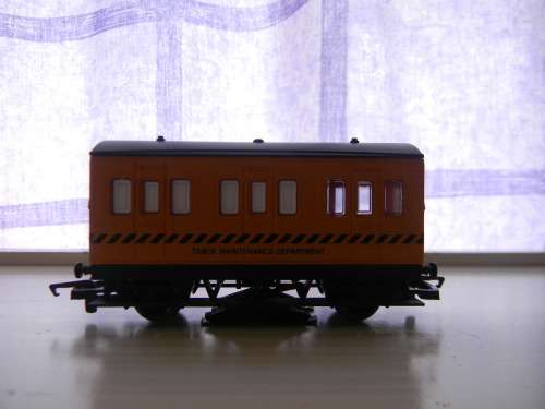 HORNBY R.296 TRACK CLEANING COACH (BOXED)