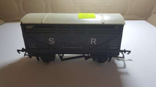 TRI-ANG 10 TON CATTLE WAGON