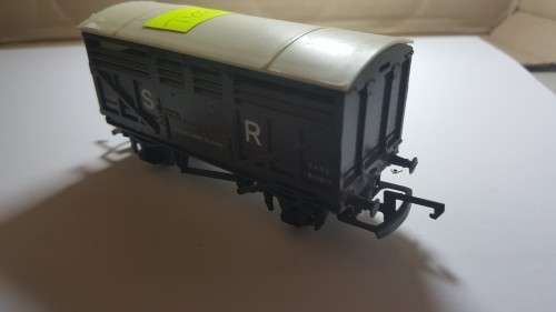 TRI-ANG 10 TON CATTLE WAGON