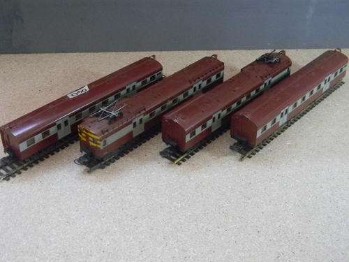 SAR SUBURBAN LOCO AND DUMMY WITH 2 COACHES