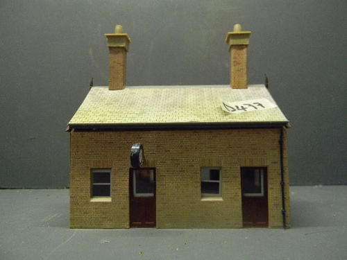 HO SMALL STATION BUILDING