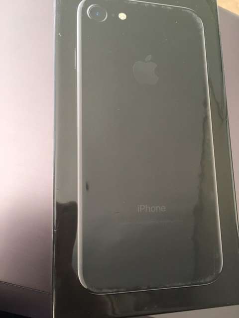 BRAND NEW SEALED IPHONE 7 128GB JETBLACK 1 YR WARRANTY UNLOCKED
