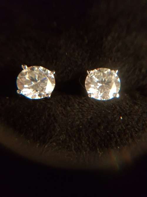 2.08 Ct Round Cut F VS1 Diamond Stud Earrings White Gold - Once of deal - Unbeatable Value!