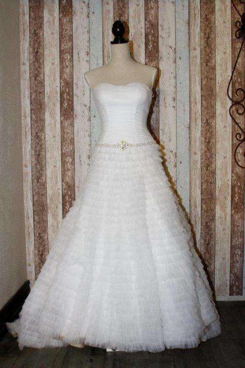 Bride & Co Wedding dress by Viola Chan only worn once at wedding. Price neg!!!