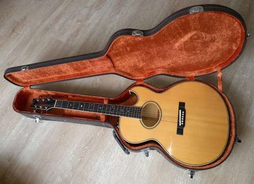 Beautiful Washburn Monterey Accoustic/electric Guitar (Including original hard case worth R2000)