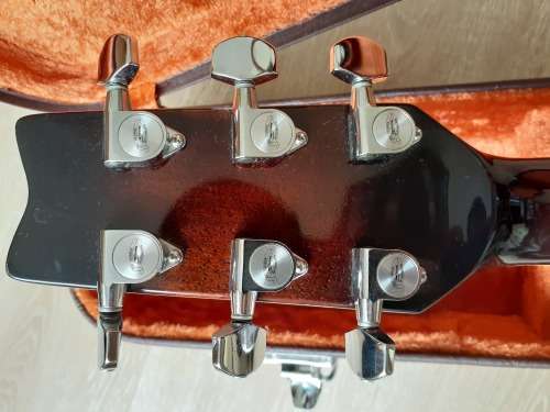 Beautiful Washburn Monterey Accoustic/electric Guitar (Including original hard case worth R2000)