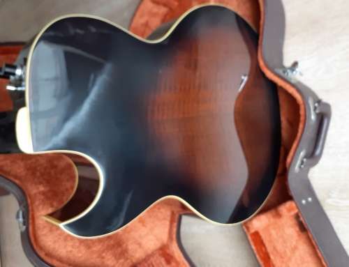Beautiful Washburn Monterey Accoustic/electric Guitar (Including original hard case worth R2000)