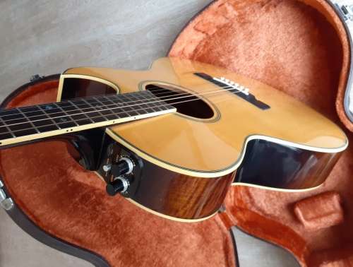Beautiful Washburn Monterey Accoustic/electric Guitar (Including original hard case worth R2000)
