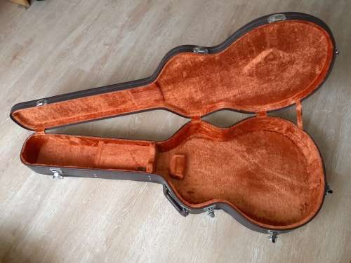 Beautiful Washburn Monterey Accoustic/electric Guitar (Including original hard case worth R2000)