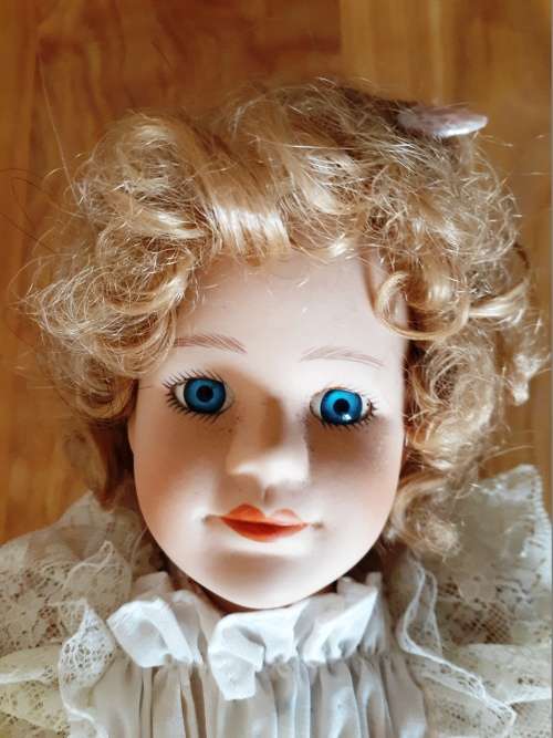Doll Collectors! Lovely Antique/Vintage Ceramic Doll from Deceased Estate.