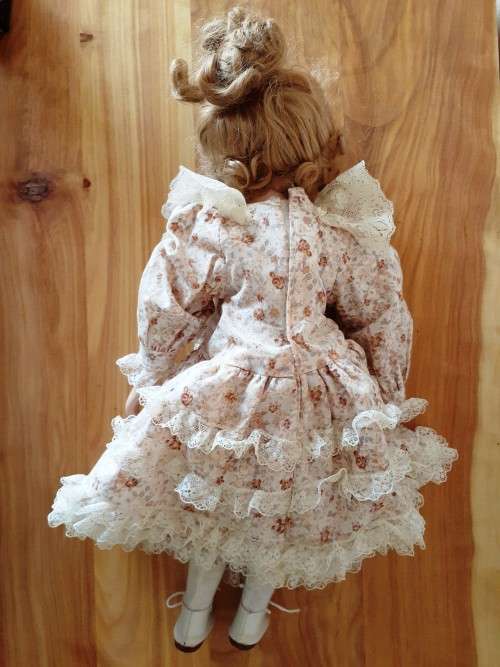 Doll Collectors! Lovely Antique/Vintage Ceramic Doll from Deceased Estate.