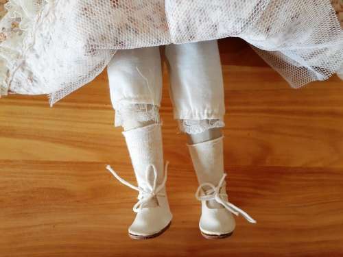 Doll Collectors! Lovely Antique/Vintage Ceramic Doll from Deceased Estate.