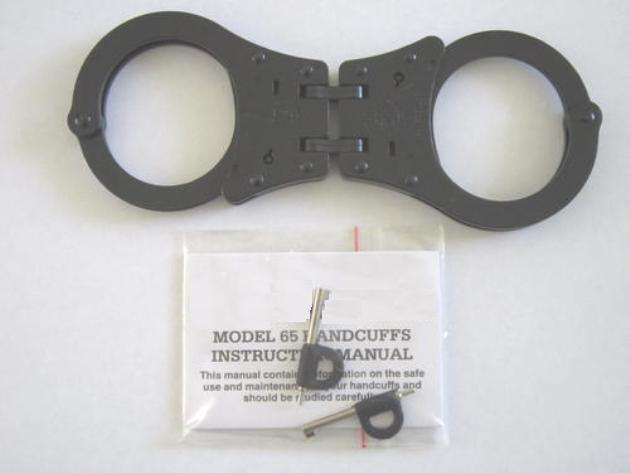 HANDCUFF BLACK MODEL 65