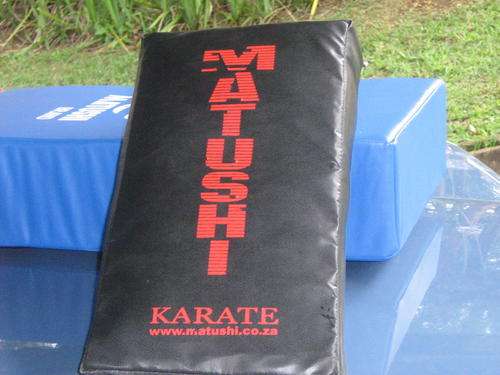 HAND HELD PUNCH AND KICKING BAG JUNIOR