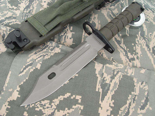 US ARMY MARINE Model: M9 BAYONET --- M4 Rifle bayonet