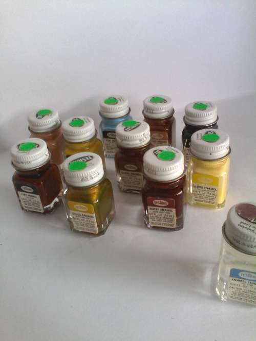 Testors Enamel Model Paint mixed lot of 10 different colors - FREE Thinners.