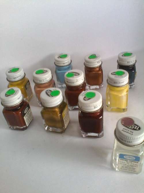 Testors Enamel Model Paint mixed lot of 10 different colors - FREE Thinners.