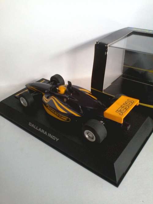 Scalextric C2606 Dallara Indy "Collectors Club 2004" Mint Boxed