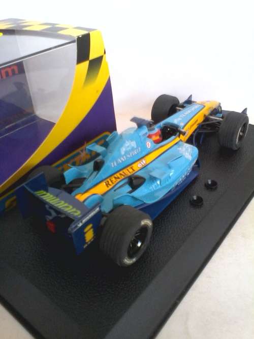 Scalextric C2582 Renault R24 F1 No.8 Mint Boxed