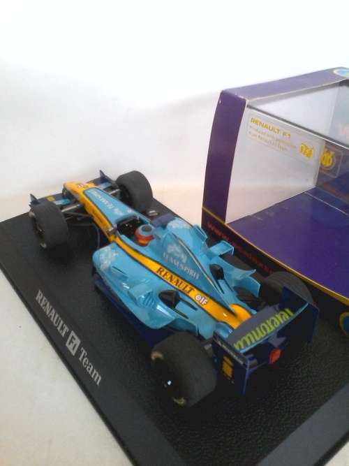 Scalextric C2582 Renault R24 F1 No.8 Mint Boxed