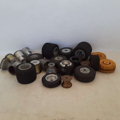 1 x Lot Slot Car Wheels, Tyres and Rims.