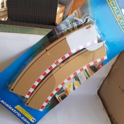 Scalextric Sport C8228 4 x R2 Curve Outer Borders and 4 x Fencing units Mint